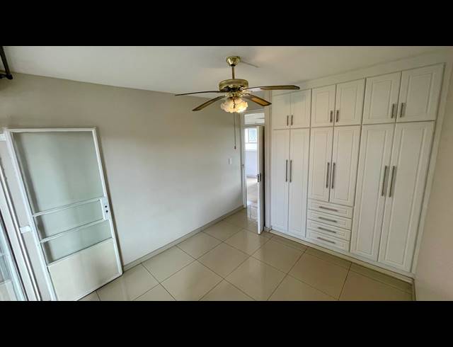 2.5 BEDROOM APARTMENT FOR SALE IN ESSENWOOD